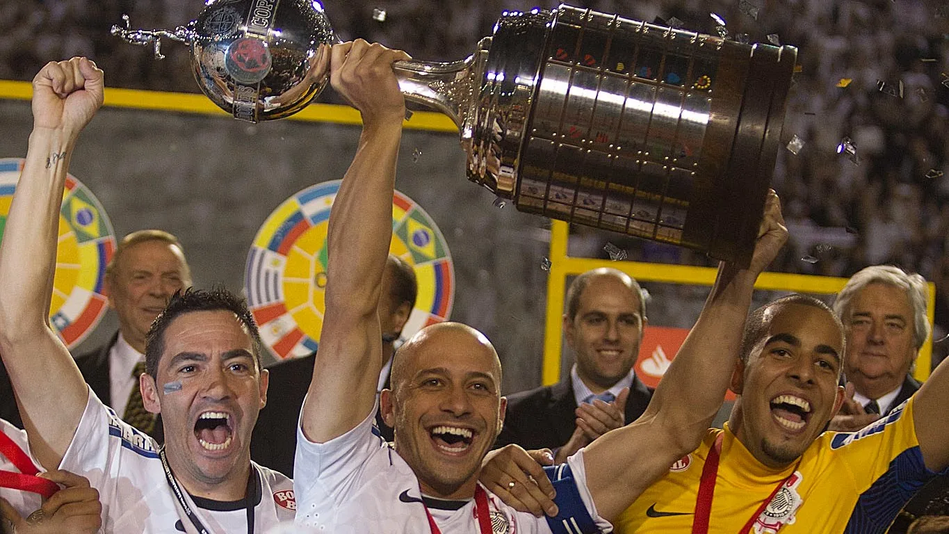 Nove anos atrás, Corinthians conquistava o título da Libertadores da América