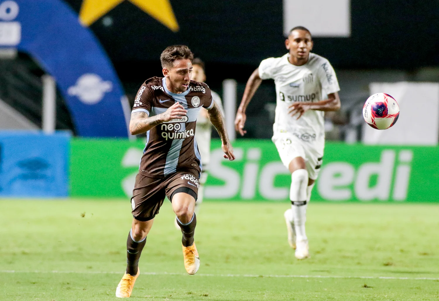 Em partida válida pela 15ª rodada do Brasileirão, Corinthians visita o Santos na Vila