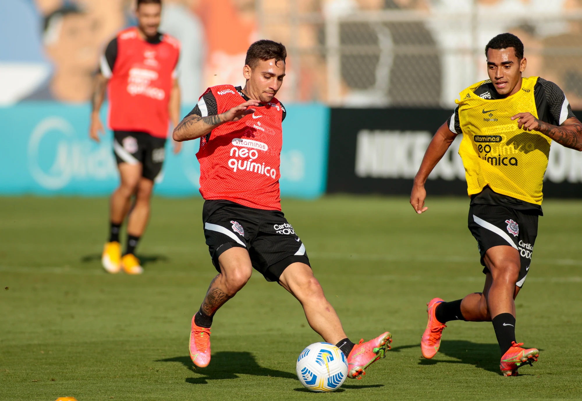 Sylvinho promove jogos em campo reduzido de olho no Juventude