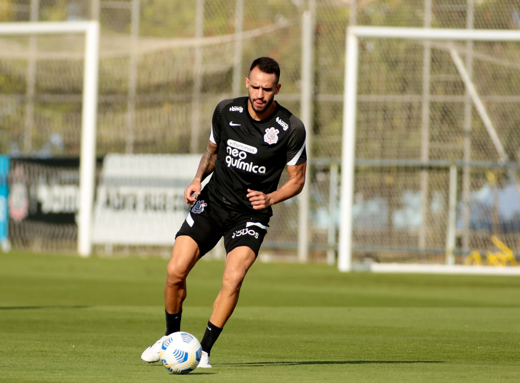 Sylvinho comanda treino por setores em preparação para encarar Juventude