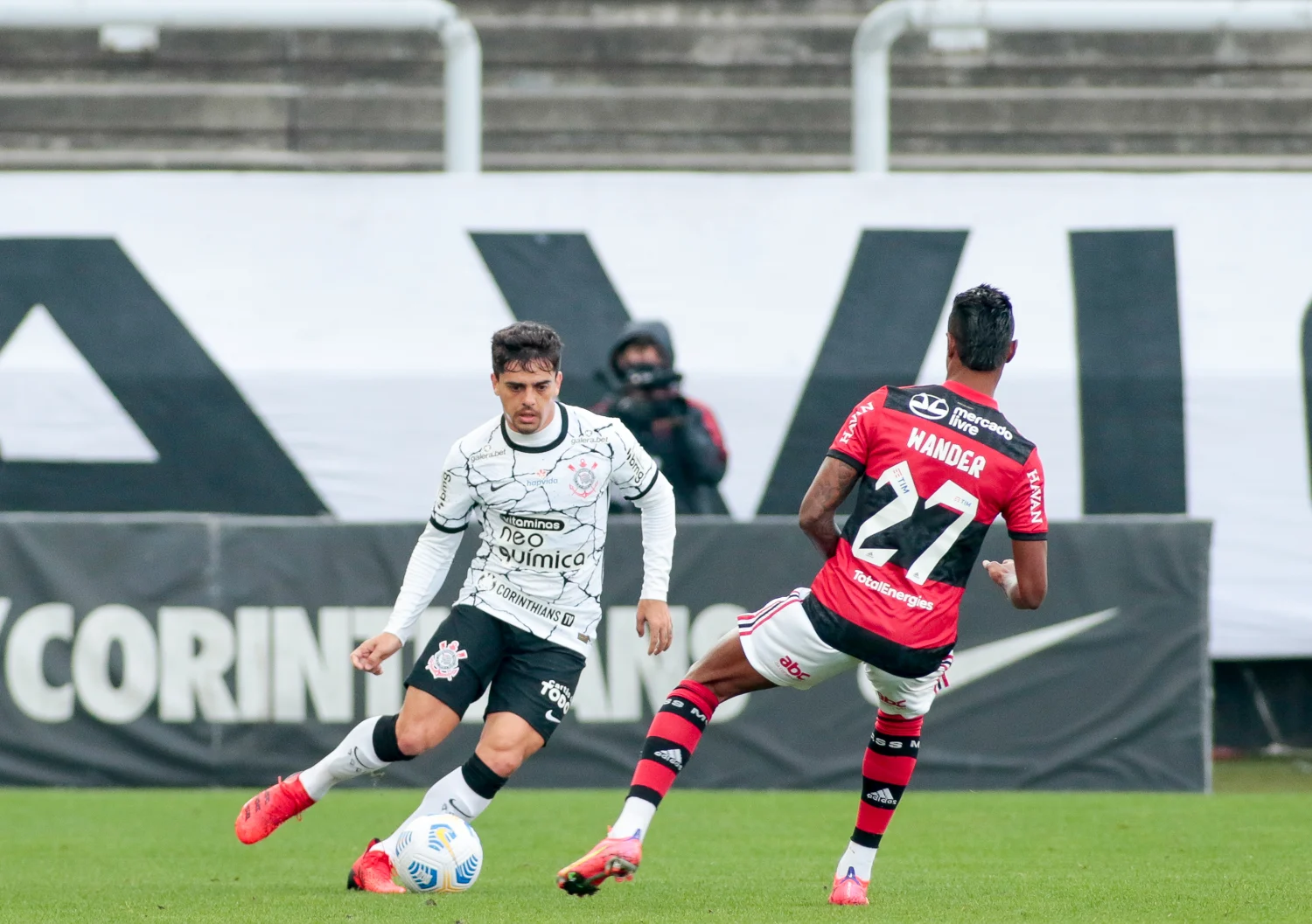 Em partida da 33ª rodada do Brasileirão, Corinthians visita o Flamengo no Maracanã 