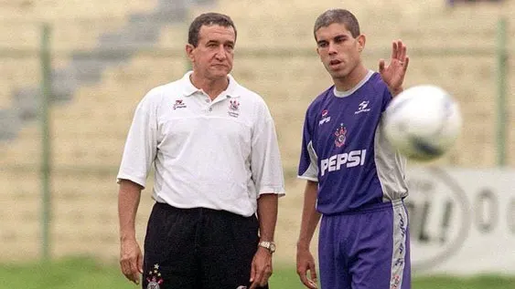 20 anos atrás, Carlos Alberto Parreira estreava no comando técnico do Corinthians