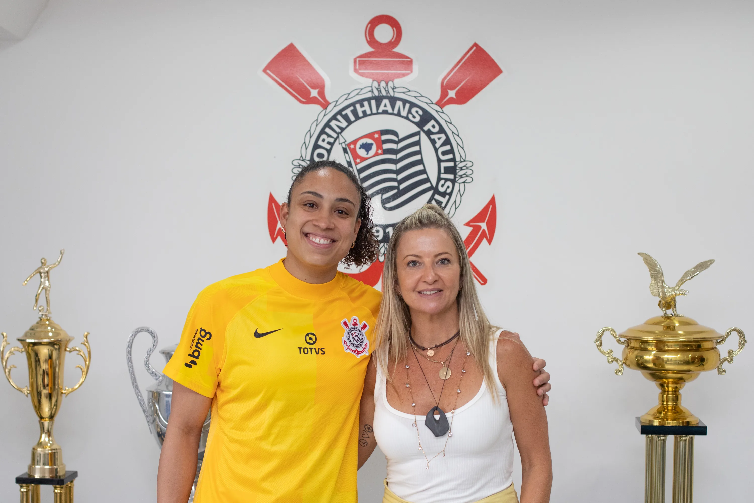 Corinthians anuncia a contratação da goleira Lelê, sétimo reforço para a temporada de 2022