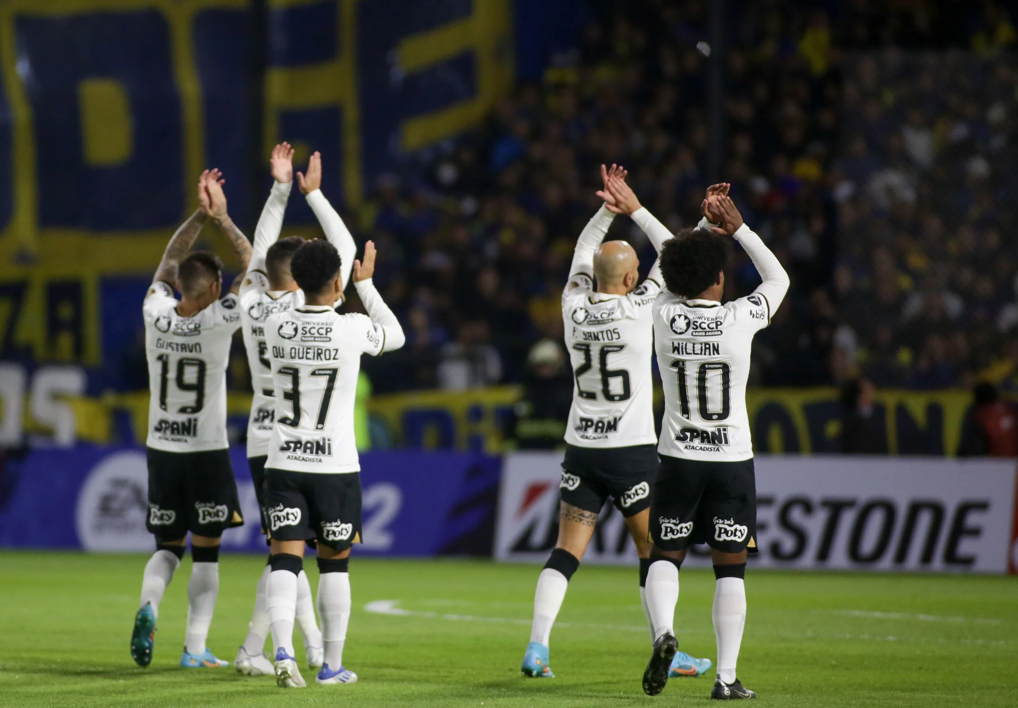 Com três zagueiros, Corinthians está escalado para o Majestoso