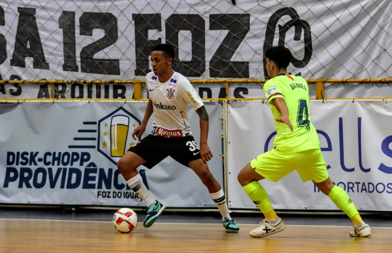 Corinthians bate Barcelona pela Copa Mundo do Futsal Sub-20 e se classifica para a semifinal