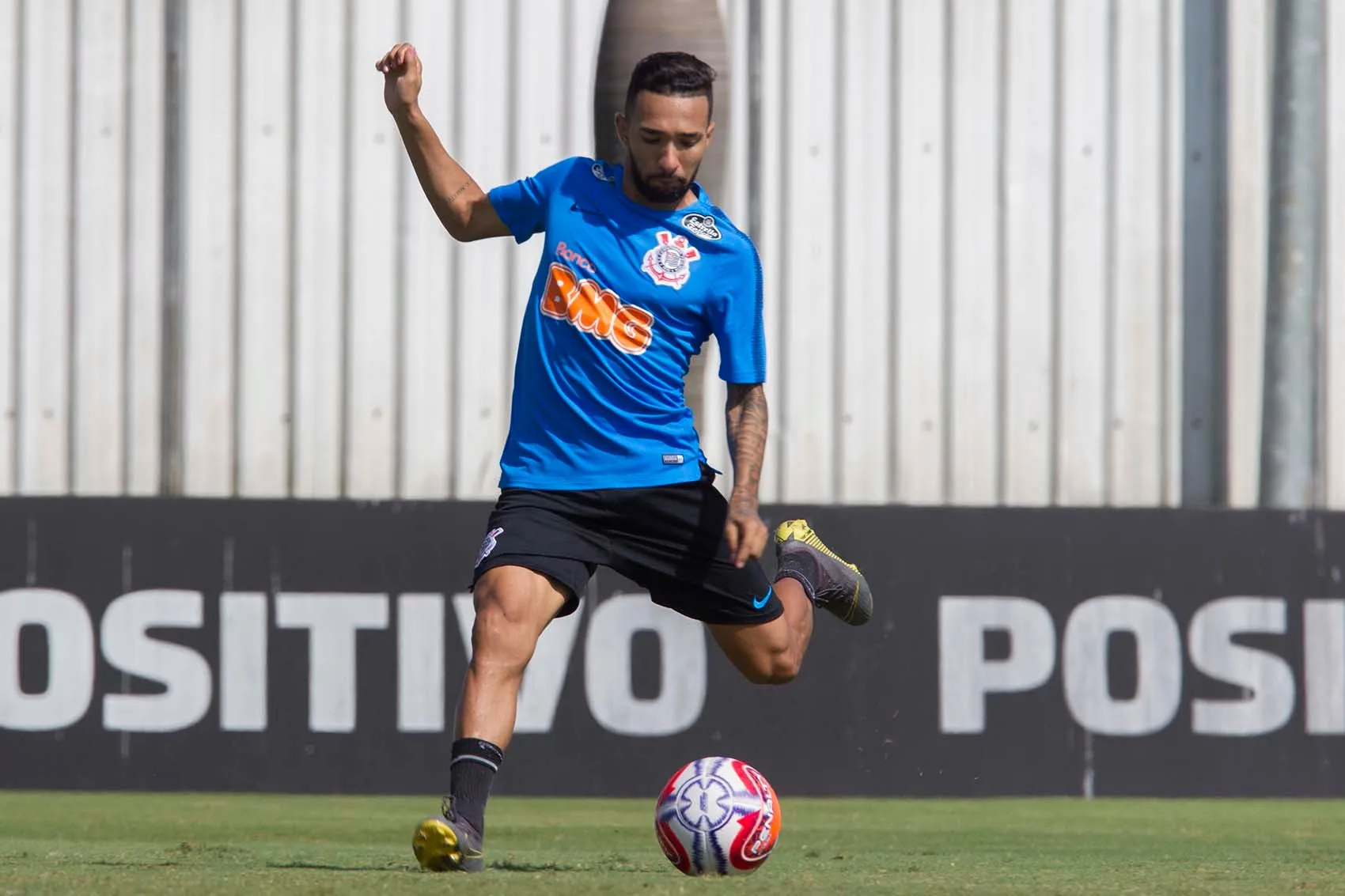 Na antevéspera da estreia no Brasileirão, Clayson diz: “O Corinthians entra em todos os campeonatos para ganhar título”