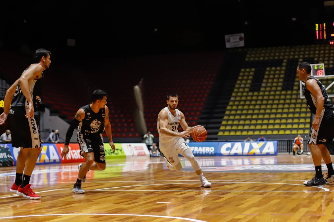 Corinthians vence Mogi das Cruzes pelo NBB