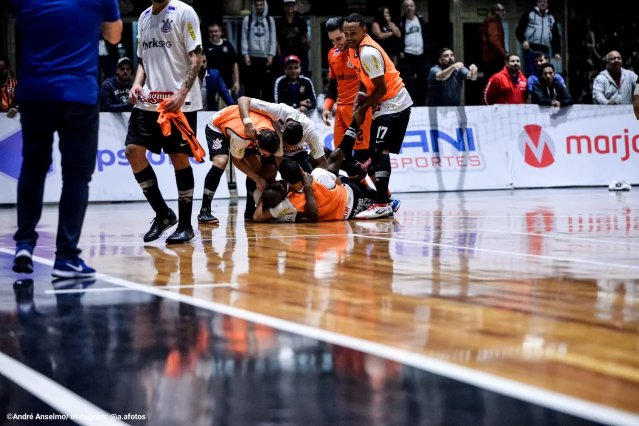 Corinthians vira contra o Joaçaba e chega ao terceiro lugar na Liga Nacional de Futsal