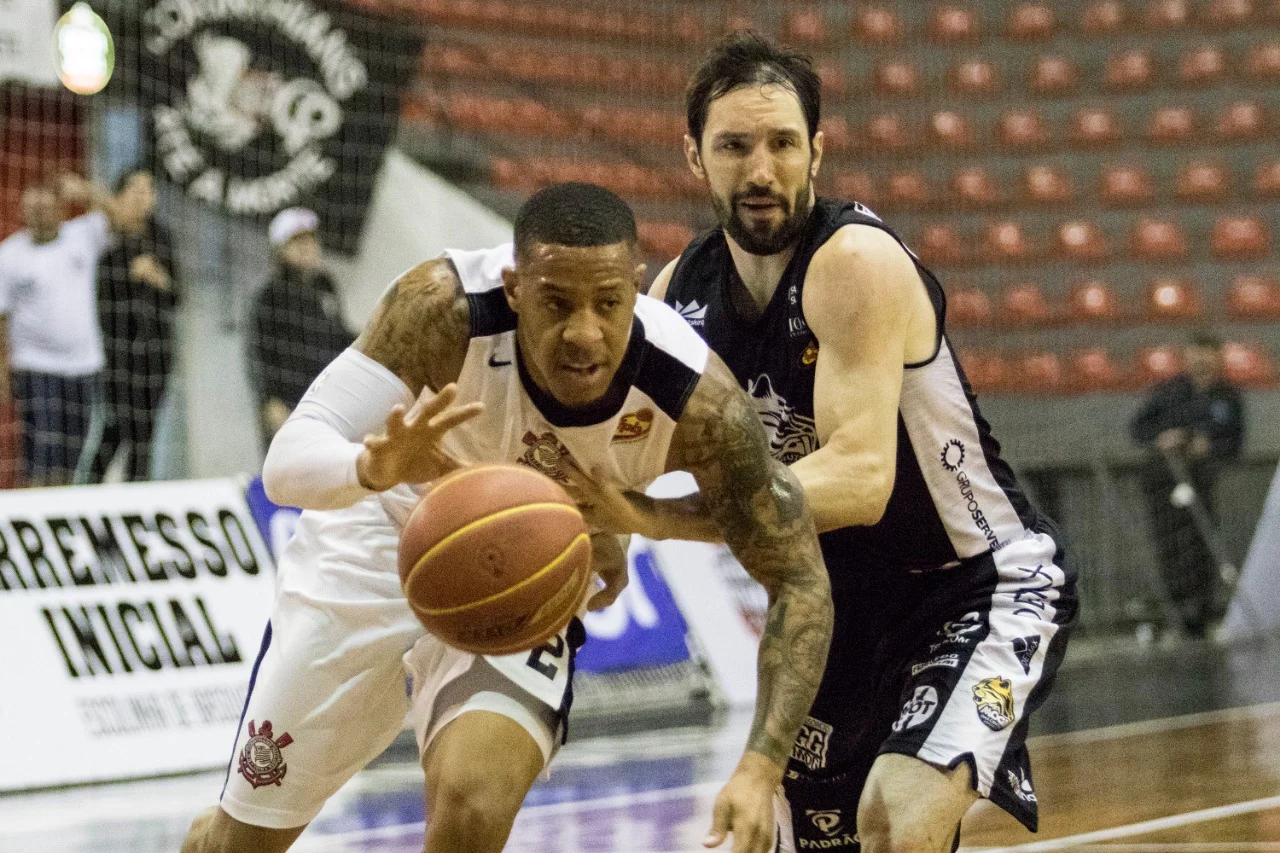 [BASQUETE] Corinthians luta até o fim, mas é derrotado pelo Pinheiros no Paulista