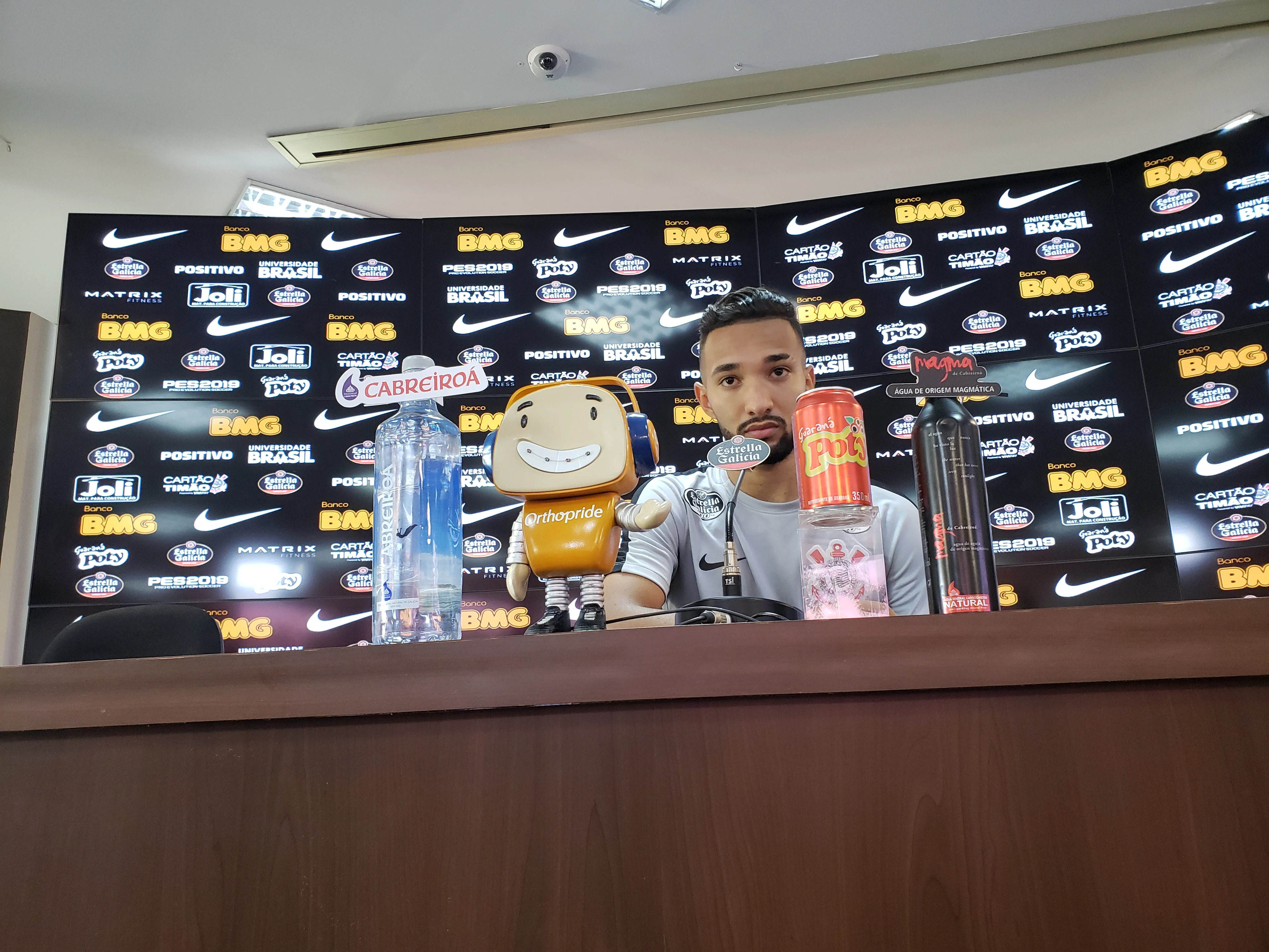 Em coletiva, Clayson destaca qualidade do elenco corinthiano antes de duelo contra o Botafogo-SP