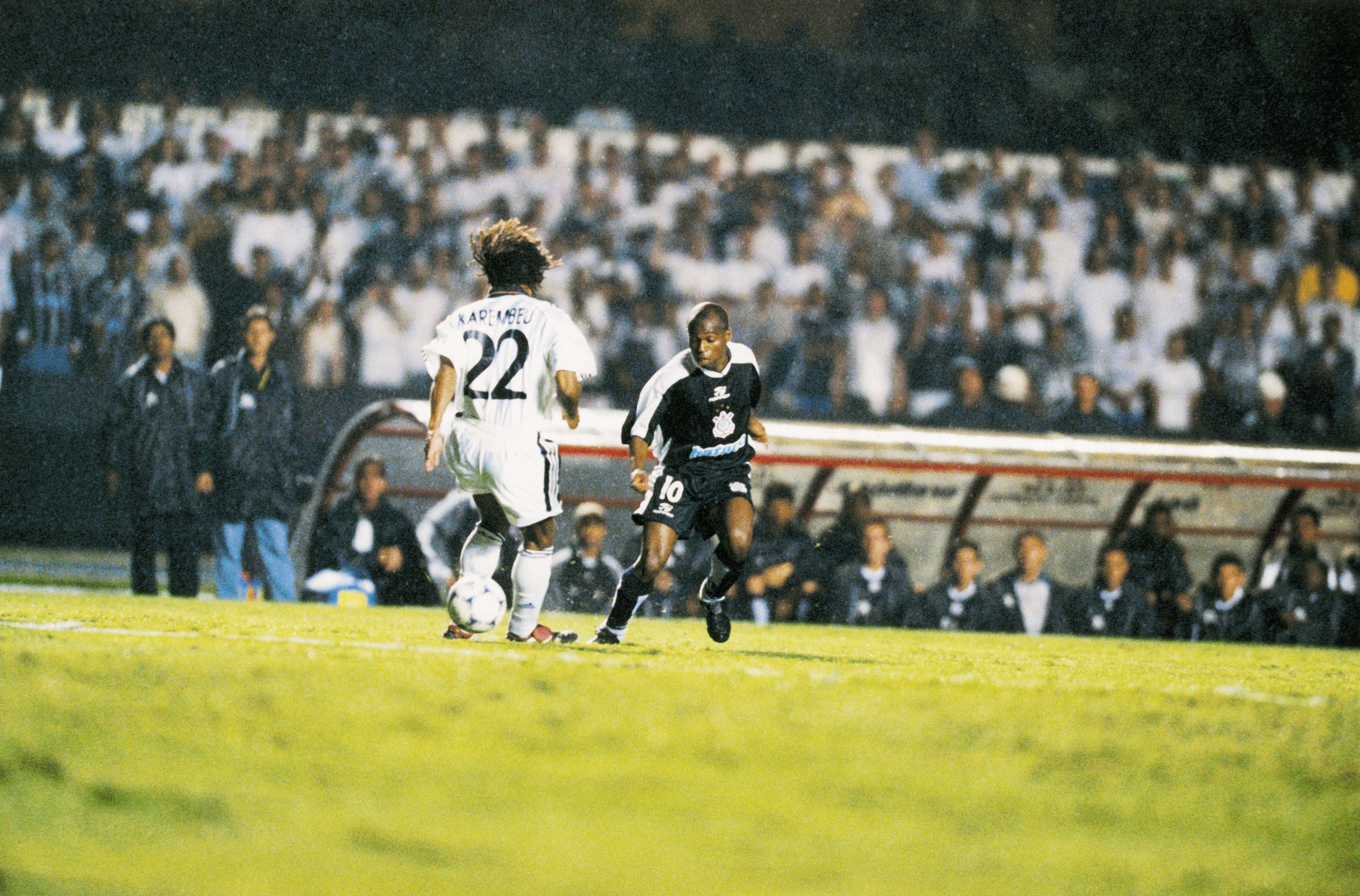 PARABÉNS, EDILSON! Campeão Mundial completa 47 anos, deixe seu parabéns ao Capetinha