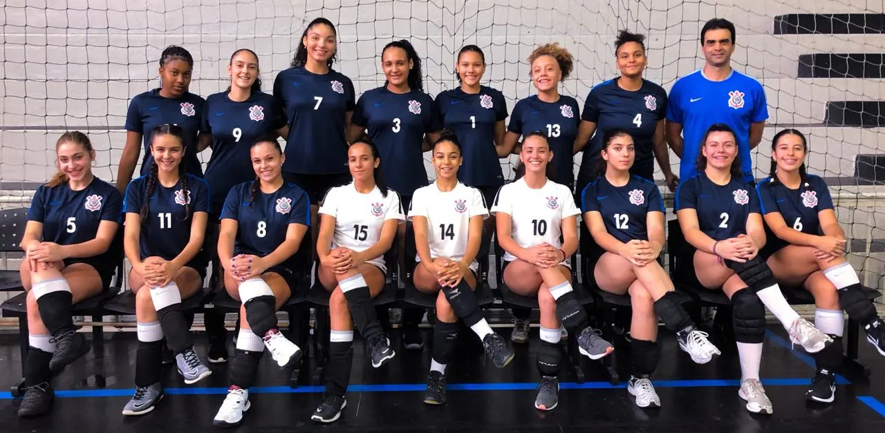 Duas categorias do Corinthians vencem jogos por torneios diferentes no Vôlei Feminino