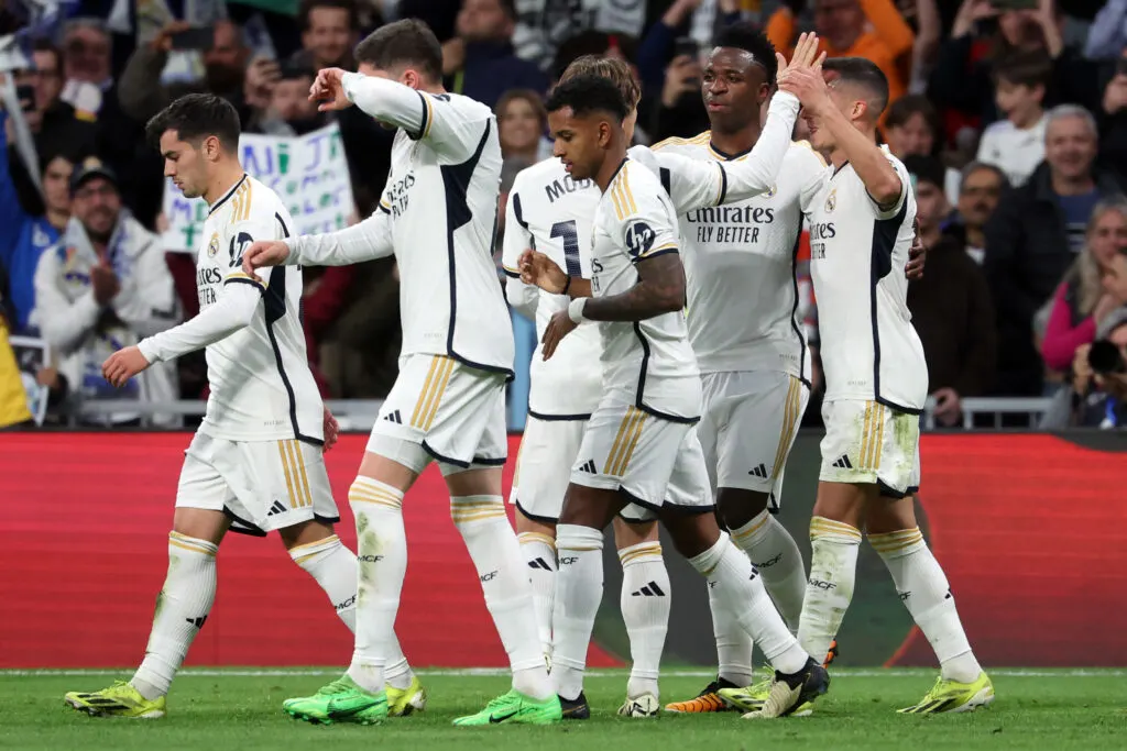 Corinthians vence São Bernardo e avança na Copa do Brasil com gols decisivos.