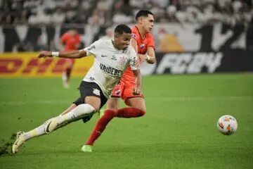 Nesta terça-feira, o Corinthians enfrenta o Nacional-PAR pela quarta rodada da Sul-Americana. A bola vai rolar às 19h (de Brasília), no Defensores del Chaco, em Assunção, no Paraguai. (Photo by NELSON ALMEIDA / AFP)