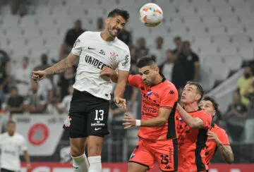 Situação do Grupo F da Sul-Americana: Com quatro pontos, o Corinthians está na terceira colocação do Grupo F. Argentino Juniors (6), Racing-URU (5) e Nacional-PAR (1) completam a chave. (Photo by NELSON ALMEIDA / AFP)