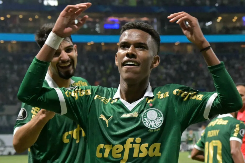 Palmeiras Conta Com Estêvão Para Triunfo na Libertadores: Torcida Fator Fundamental