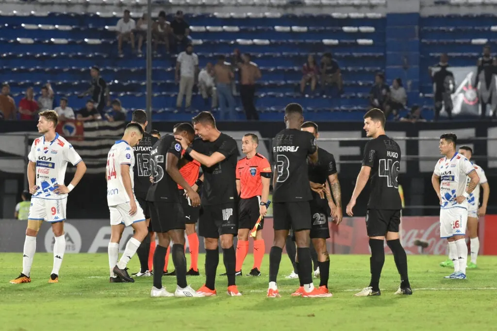 Matheuzinho se Lesiona ao Marcar Gol e Deixa Partida do Corinthians de Maca.