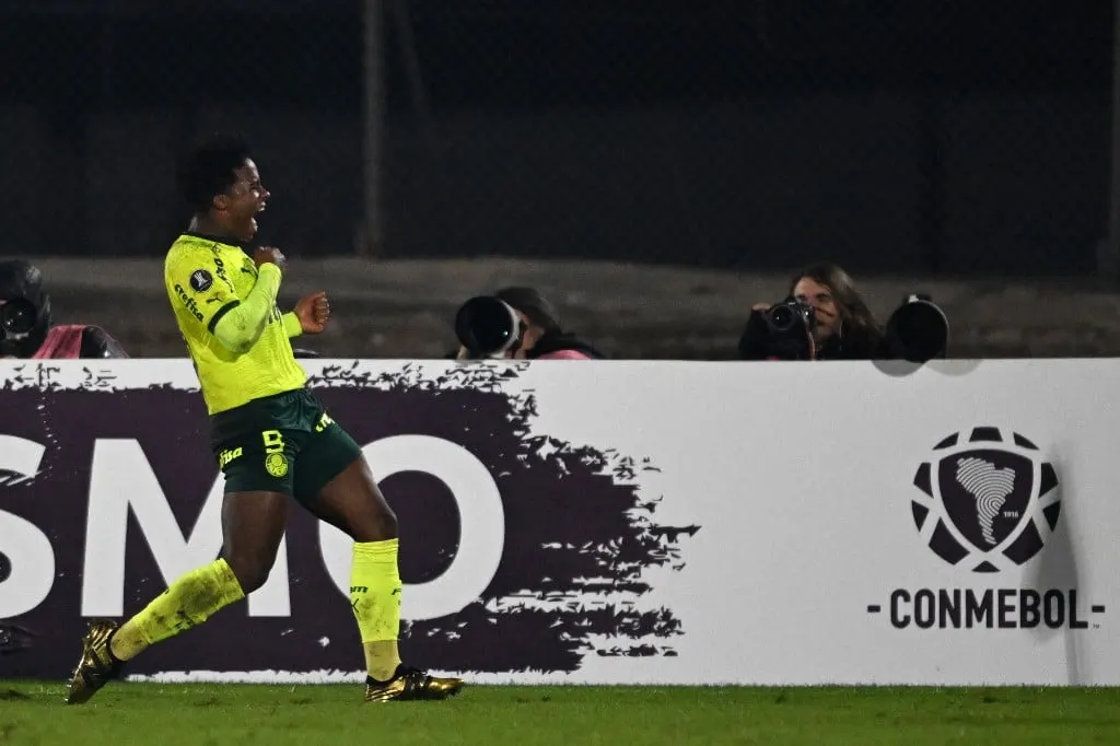 Palmeiras recebe bonificação do Real Madrid por gol de Endrick na Libertadores.