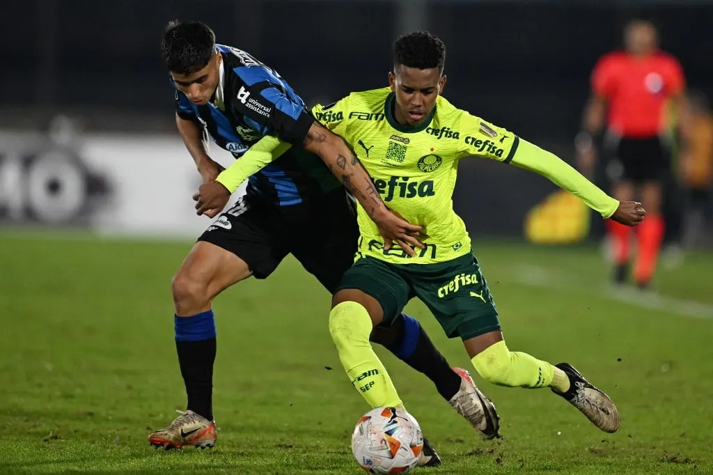 Estêvão Próximo de Acerto com Chelsea: Joia do Palmeiras em Destaque