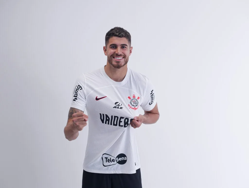 Corinthians contrata Pedro Raul para reforçar elenco na nova temporada.