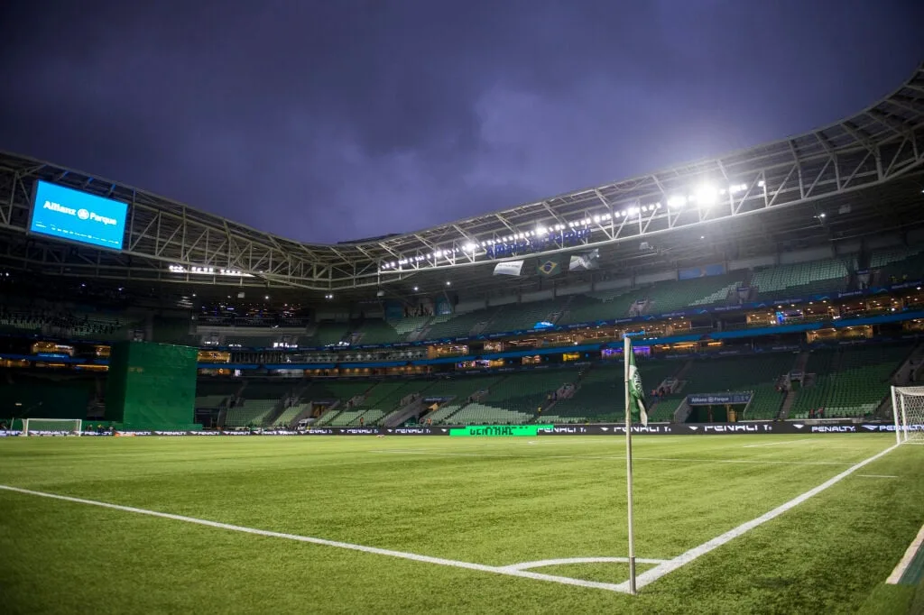 Na noite desta segunda-feira, Palmeiras e Corinthians se enfrentam no Derby paulista. A bola rola às 20h (de Brasília), no Allianz Parque, pela 13ª rodada do Campeonato Brasileiro.