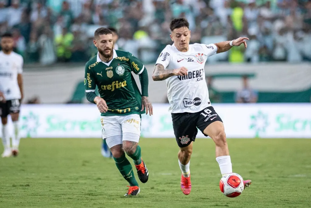 Na última vez em que se enfrentaram, no dia 18 de fevereiro deste ano, Palmeiras e Corinthians empataram em 2 a 2, na Arena Barueri, pela nona rodada do Paulistão. Endrick e Flaco López marcaram para o Alviverde, enquanto Yuri Alberto e Rodrigo Garro fizeram os gols alvinegros.