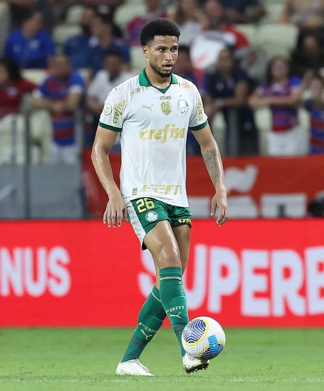 Murilo é cortado do banco do Palmeiras devido à entorse no tornozelo.