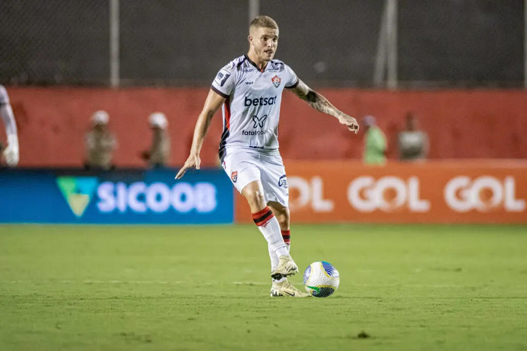 O volante Léo Naldi, suspenso após receber o terceiro amarelo na última rodada, será desfalque para Carpini no embate contra o Corinthians. O treinador também não terá outros cinco atletas, todos lesionados: Osvaldo, Everaldo, Iury Castilho, Camutanga e Bruno Uvini.