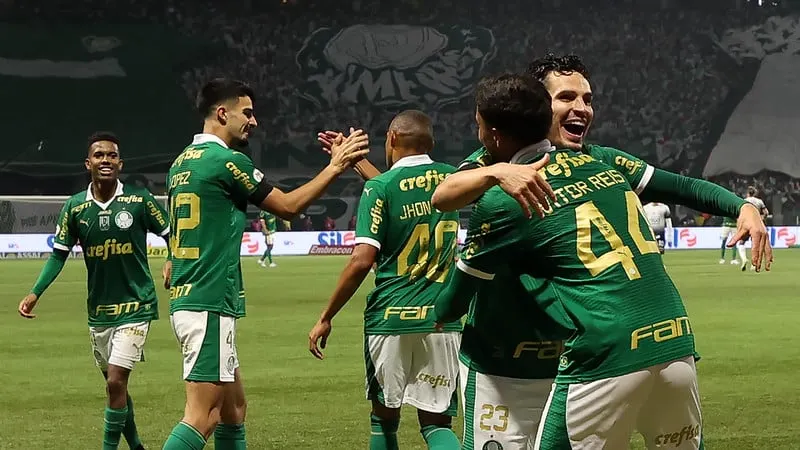 Palmeiras supera obstáculos e jovens se destacam em clássico importante.