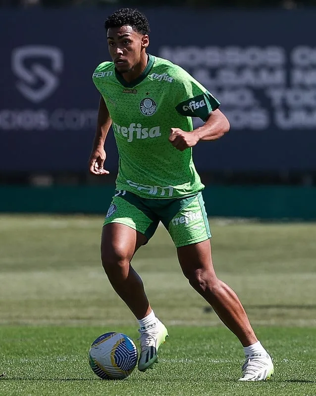 Palmeiras renova contratos de Michel e Luighi para próxima temporada; confira detalhes