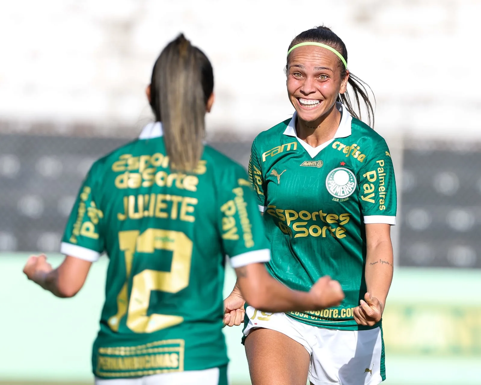 Atacante Letícia projeta clássico decisivo entre Palmeiras e Corinthians pelo Paulista feminino.