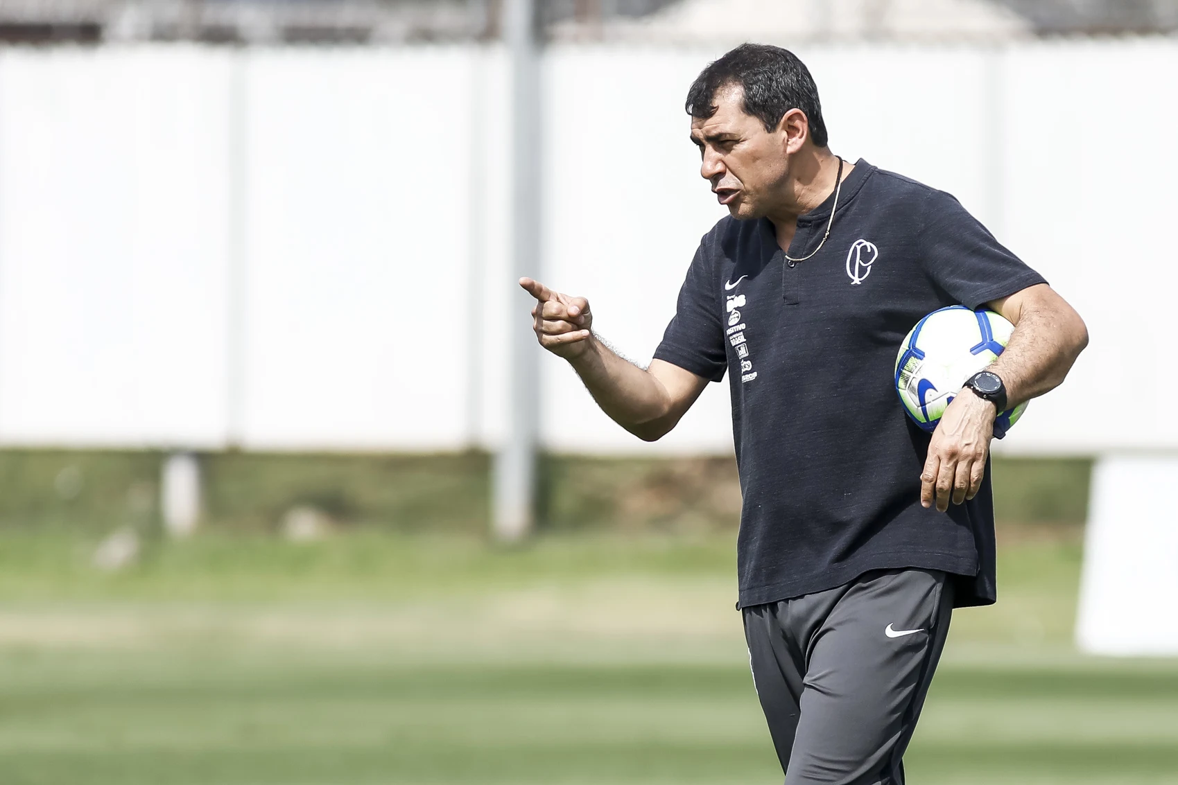 Corinthians aguarda desligamento de Carille do Santos antes de confirmar treinador.