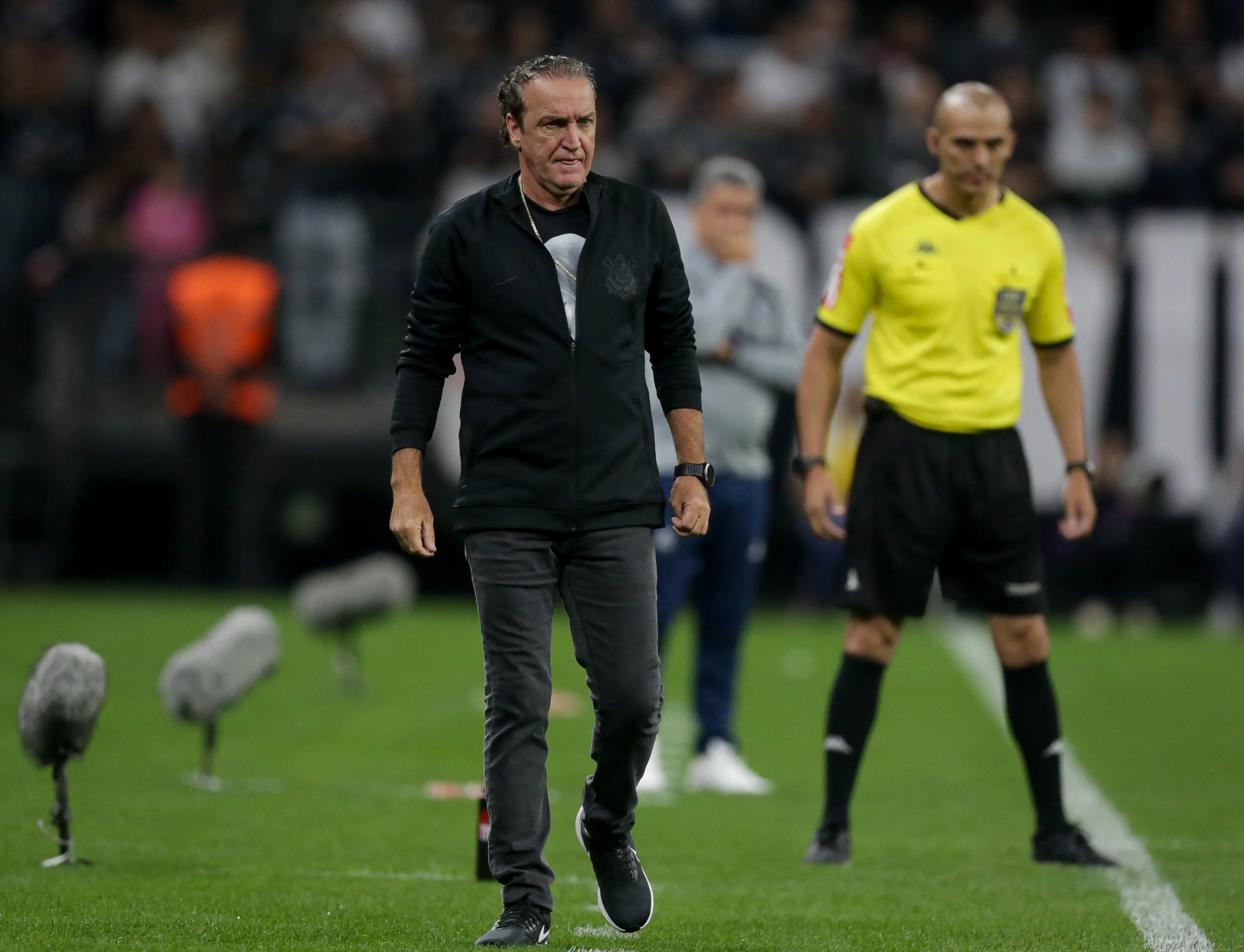 Cuca e Carille favoritos para substituir António Oliveira no Corinthians