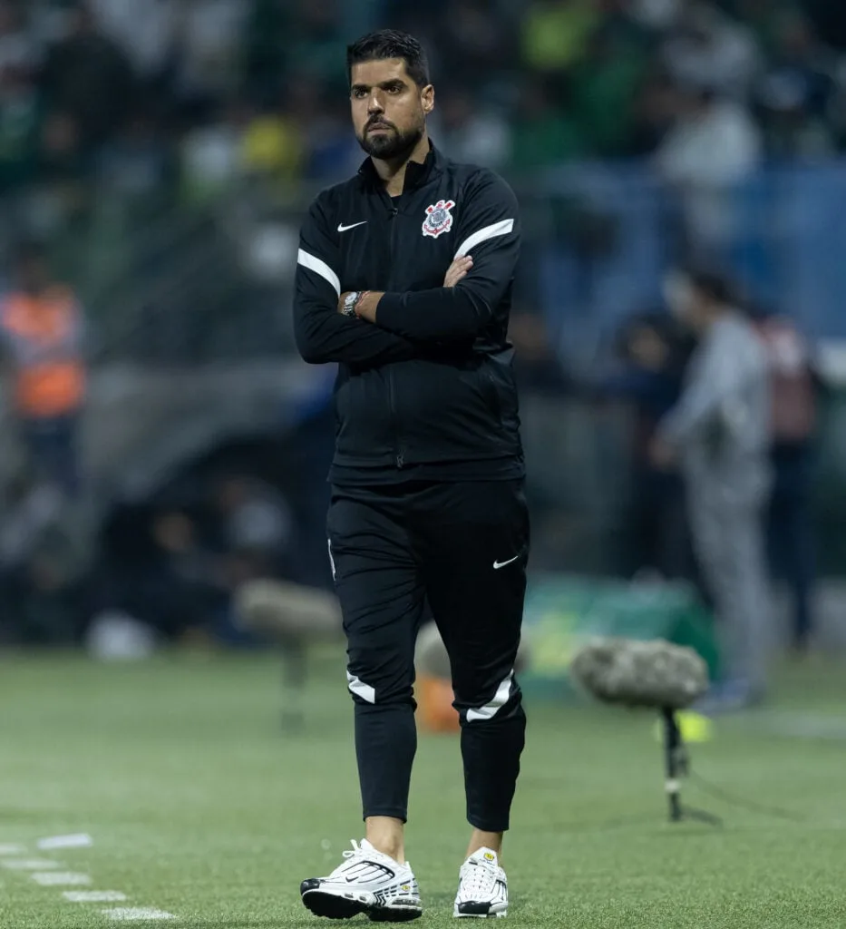 Antônio Oliveira demitido do Corinthians após sequência negativa no Brasileirão.