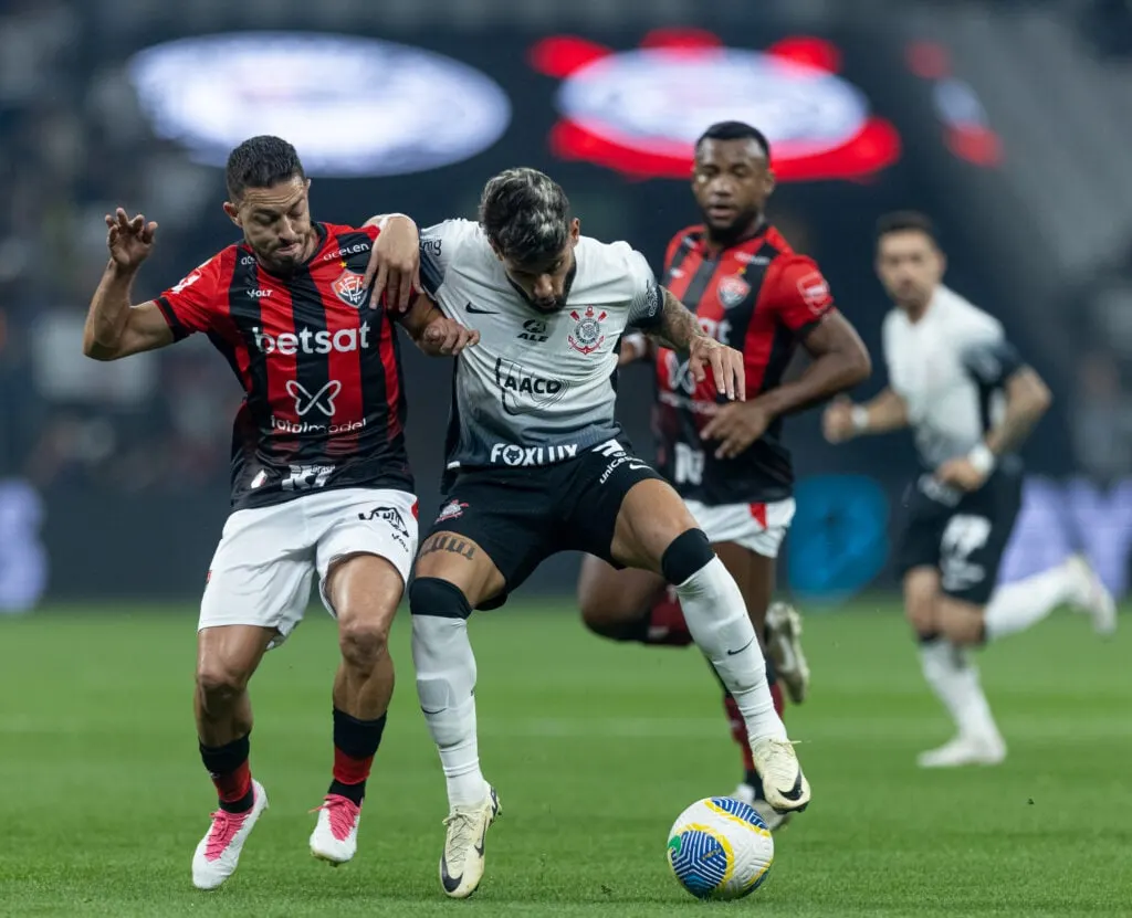 Veja fotos do Triunfo do Corinthians sobre o Vitória no Brasileirão.