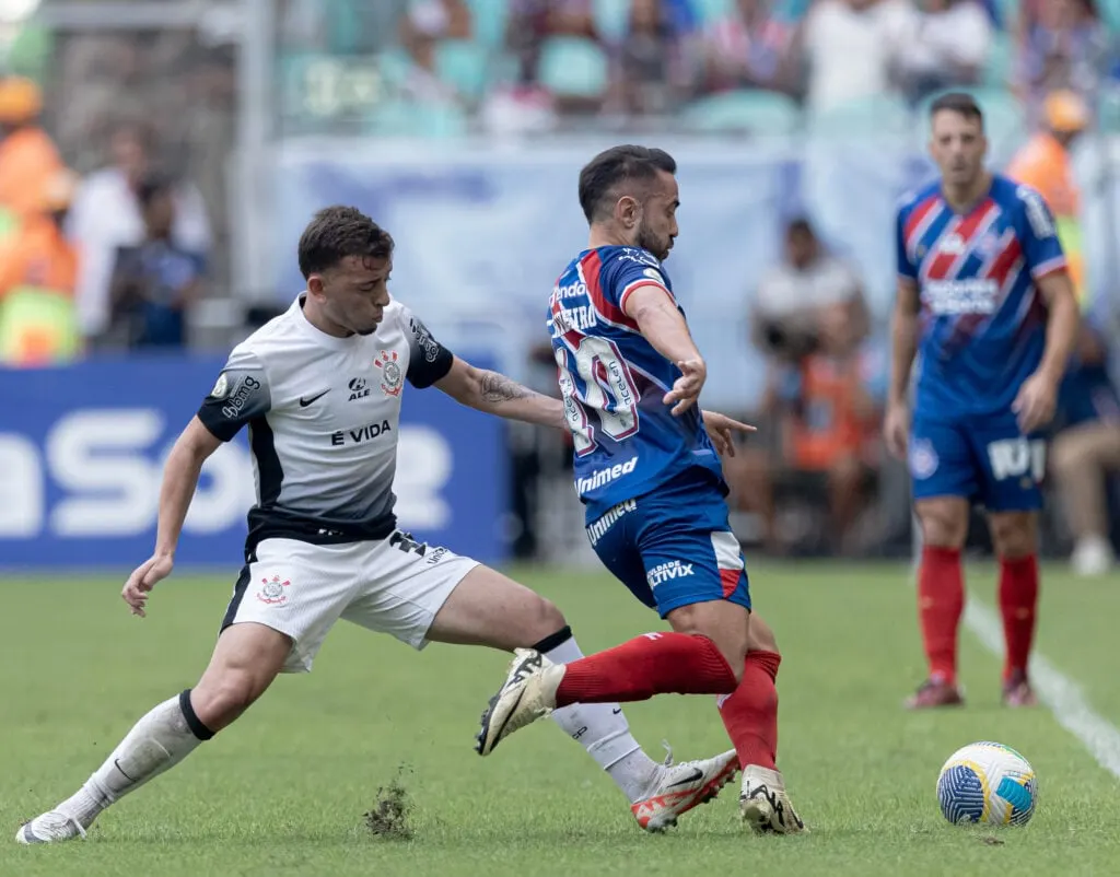 Estreante no Brasileiro, Ryan valoriza apoio do elenco do Corinthians durante partida.