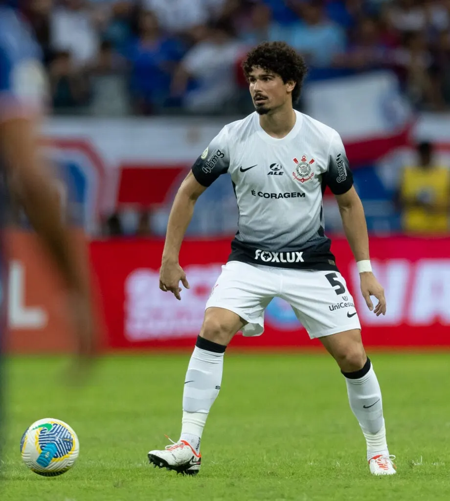 Melhor em campo pelo Corinthians, André Ramalho mostrou muita segurança em ações defensivas