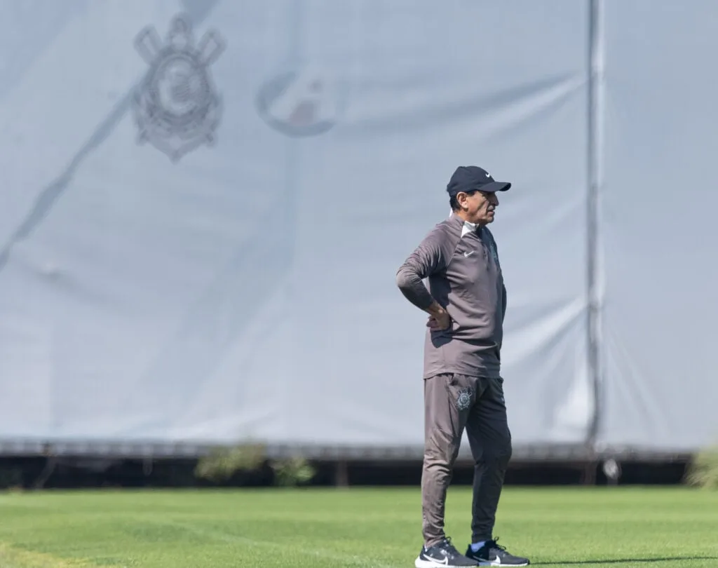 Fotos do treino do Corinthians desta terça-feira mostram preparação da equipe.