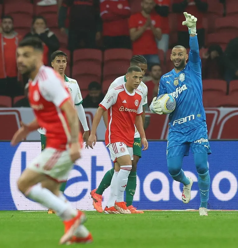 destaques de desempenho no empate entre Palmeiras e Internacional