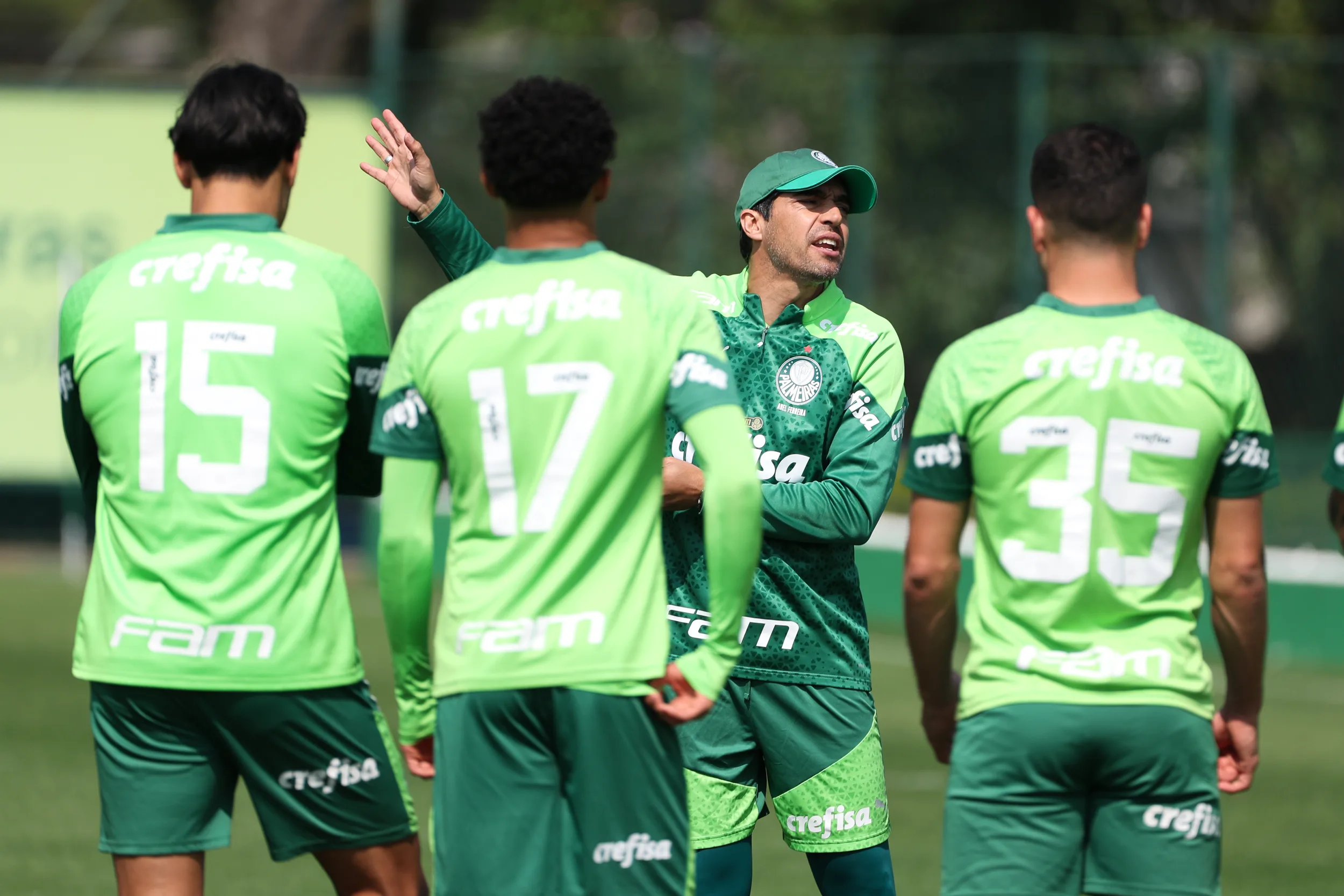 Abel comanda treino técnico visando jogo contra o Athletico-PR no Palmeiras.