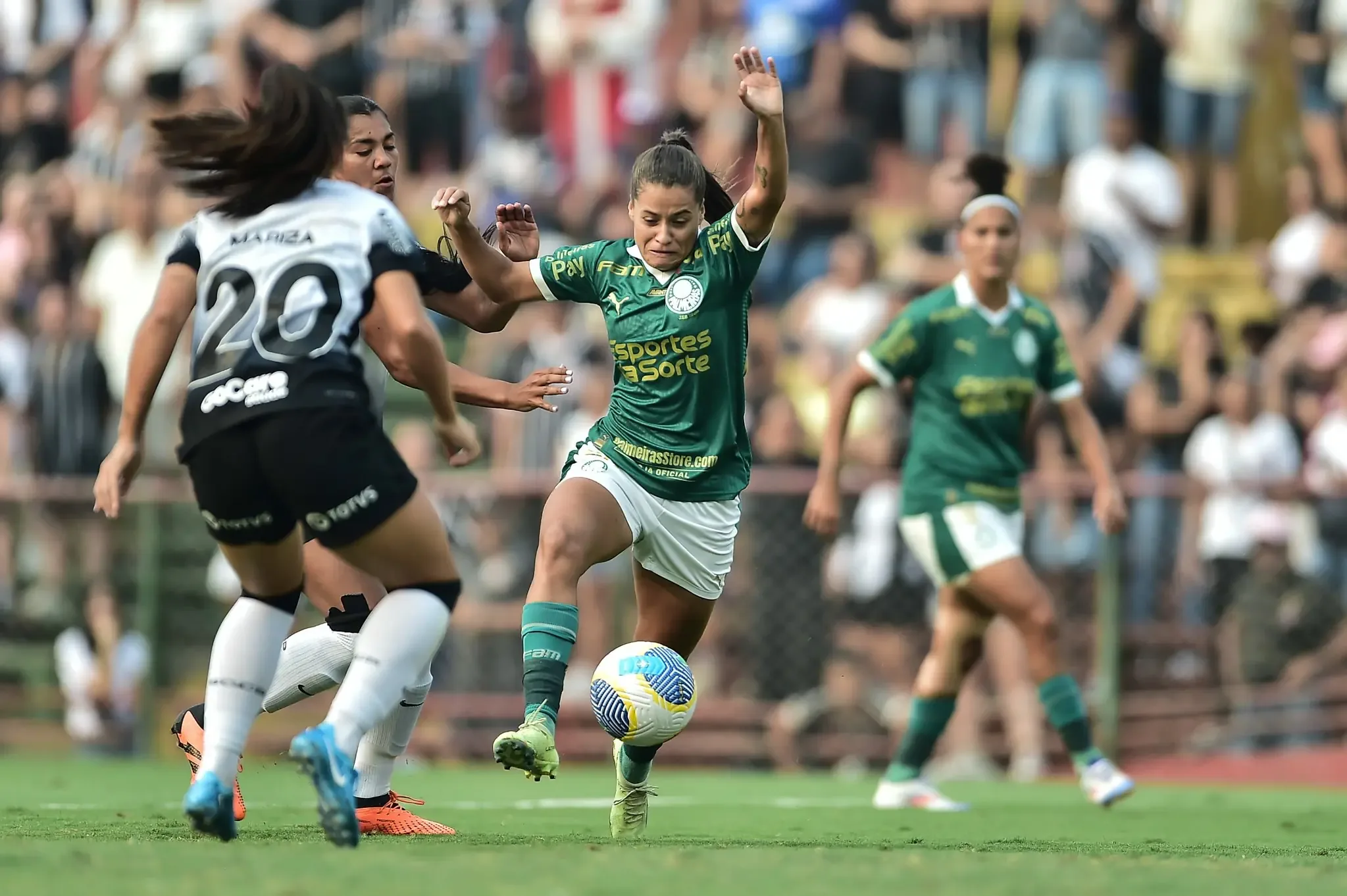 Fotos do derby entre Corinthians e Palmeiras no Brasileirão Feminino semifinal.