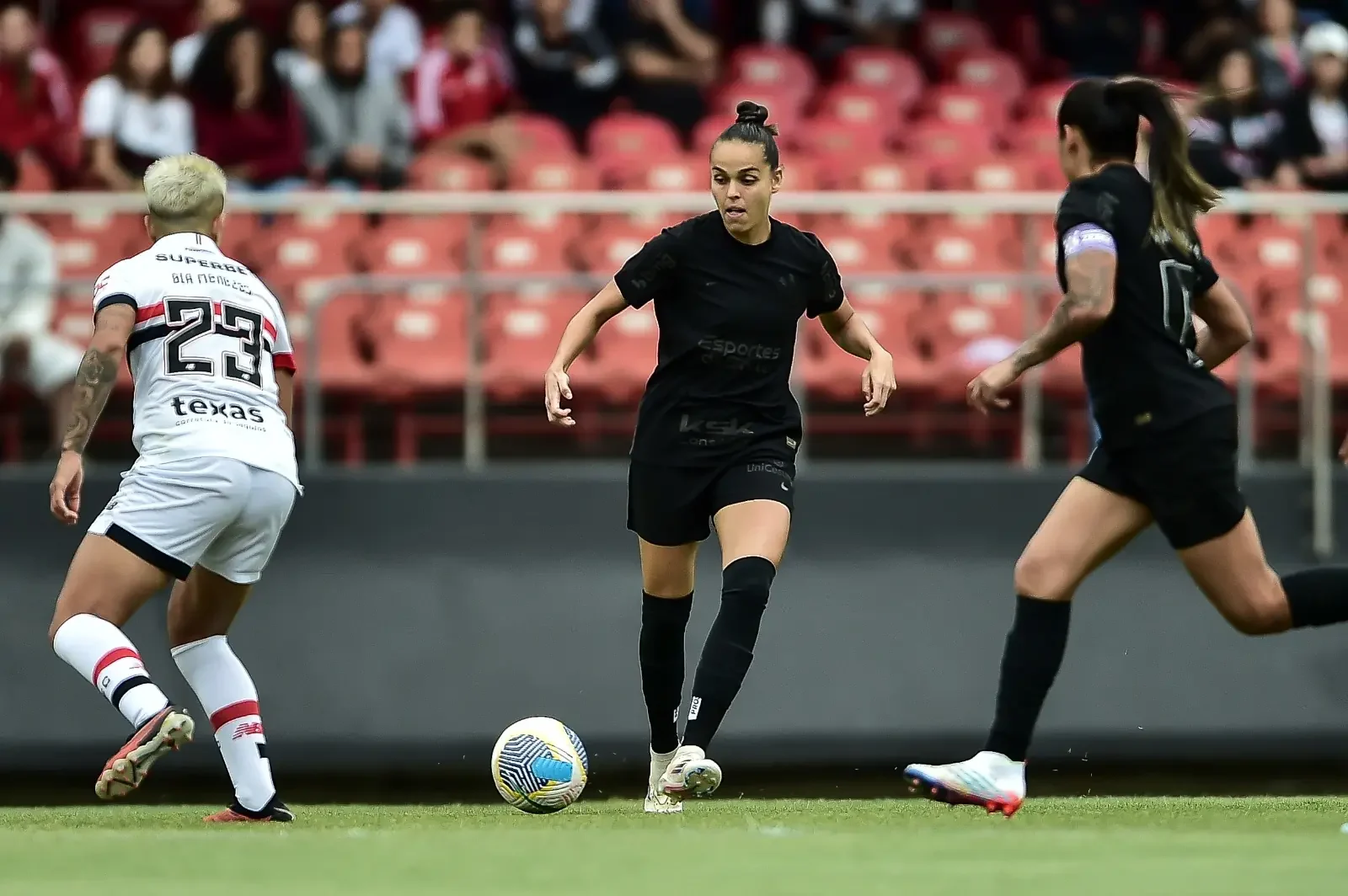 Galeria de Fotos do Jogo entre São Paulo e Corinthians na Final do Brasileirão Feminino.