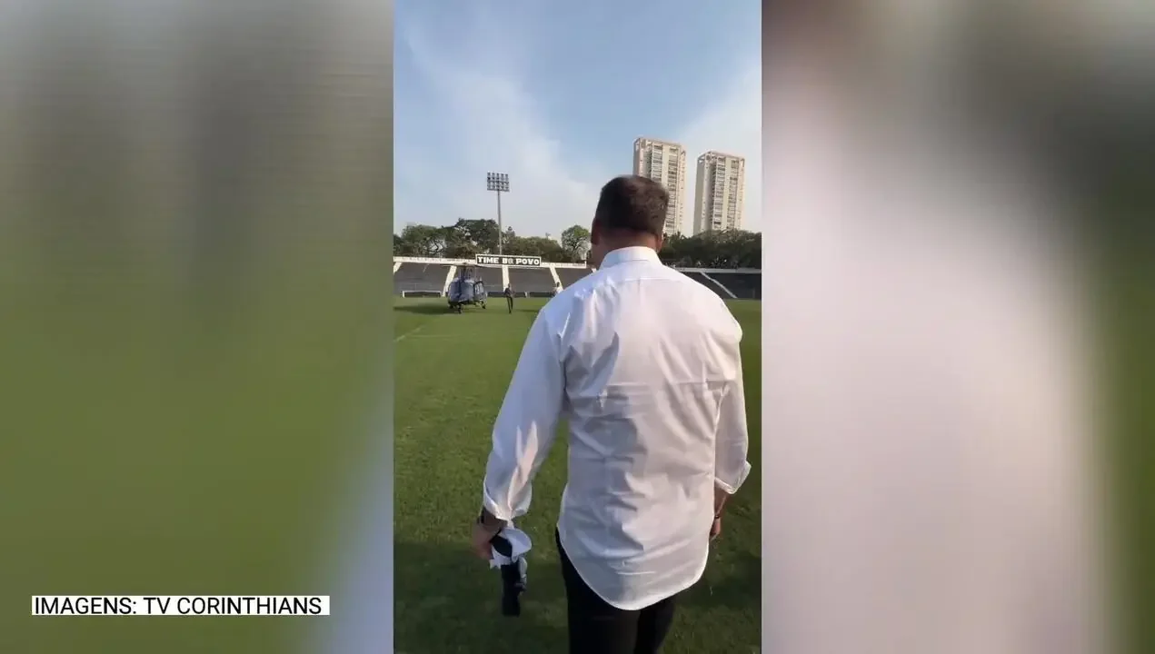 Chegada de Memphis Depay de helicóptero no Parque São Jorge emociona torcedores.