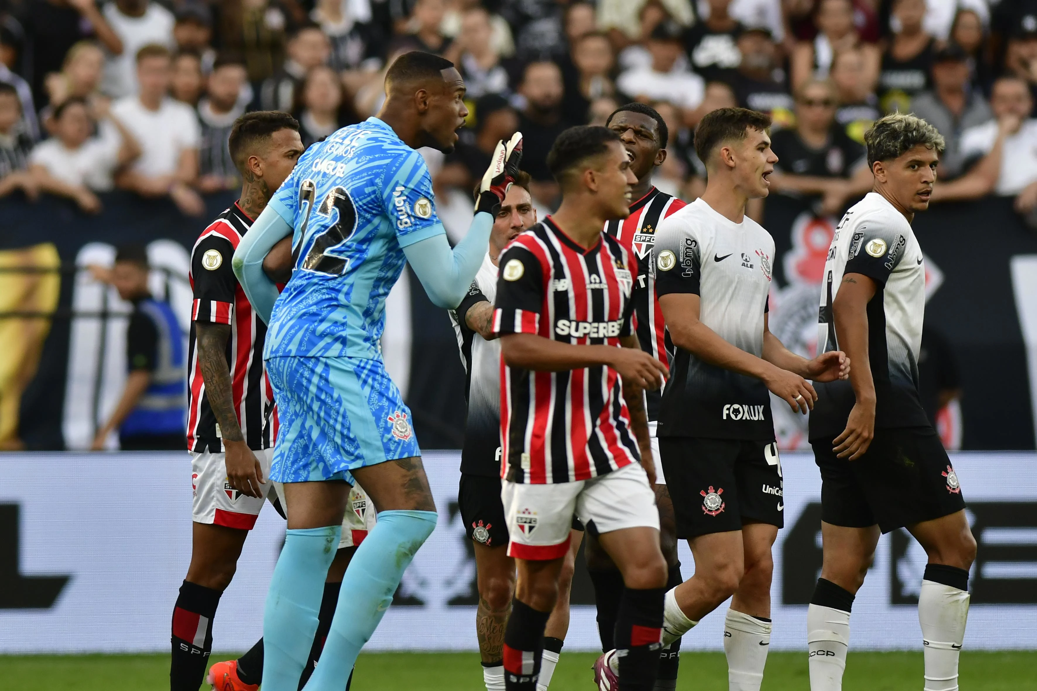 Carlos Miguel critica Luciano em rede social por atitude durante clássico Corinthians x São Paulo