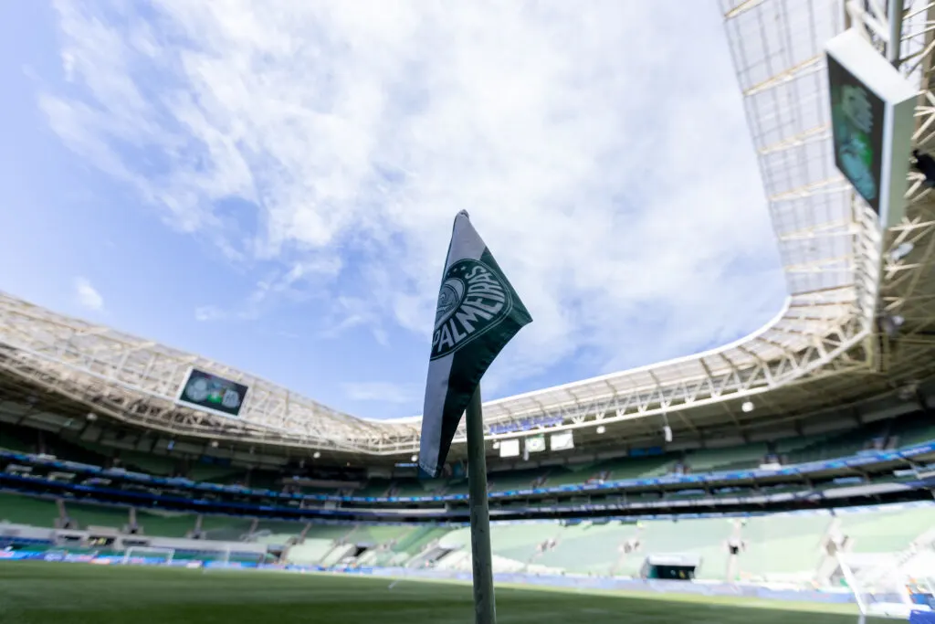 Palmeiras investiga possível ataque cibernético e vazamento de informações confidenciais.