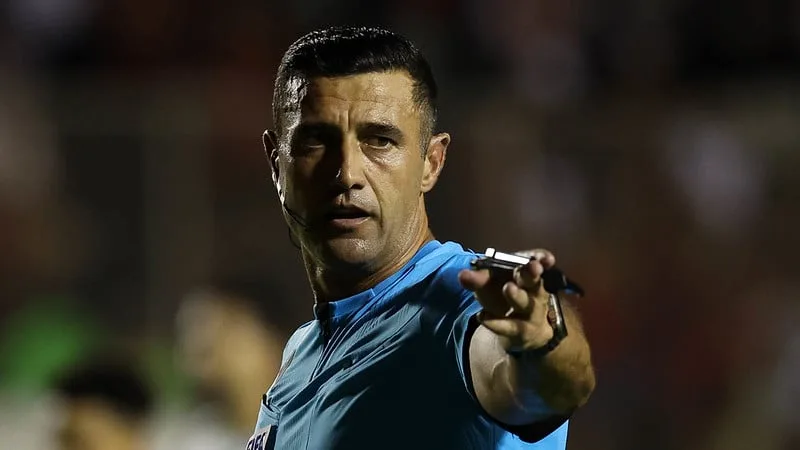 Abel elogia arbitragem em jogo entre Vitória e Palmeiras na 1ª rodada.