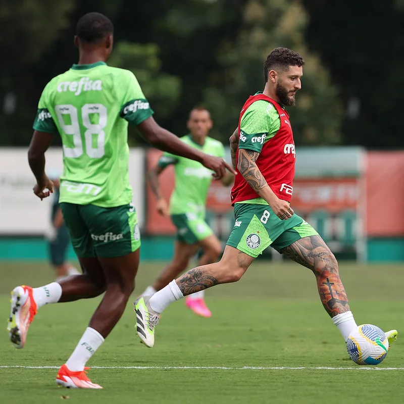 Veja fotos da reapresentação do Palmeiras na segunda-feira após partida importante.