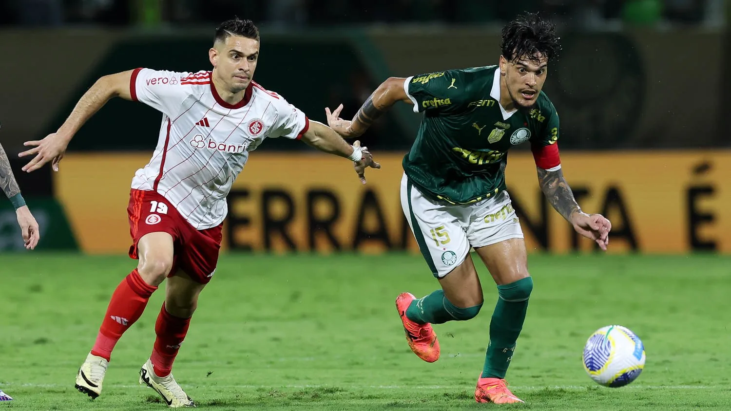 CbF analisa var do pênalti de Gómez na derrota do Palmeiras.