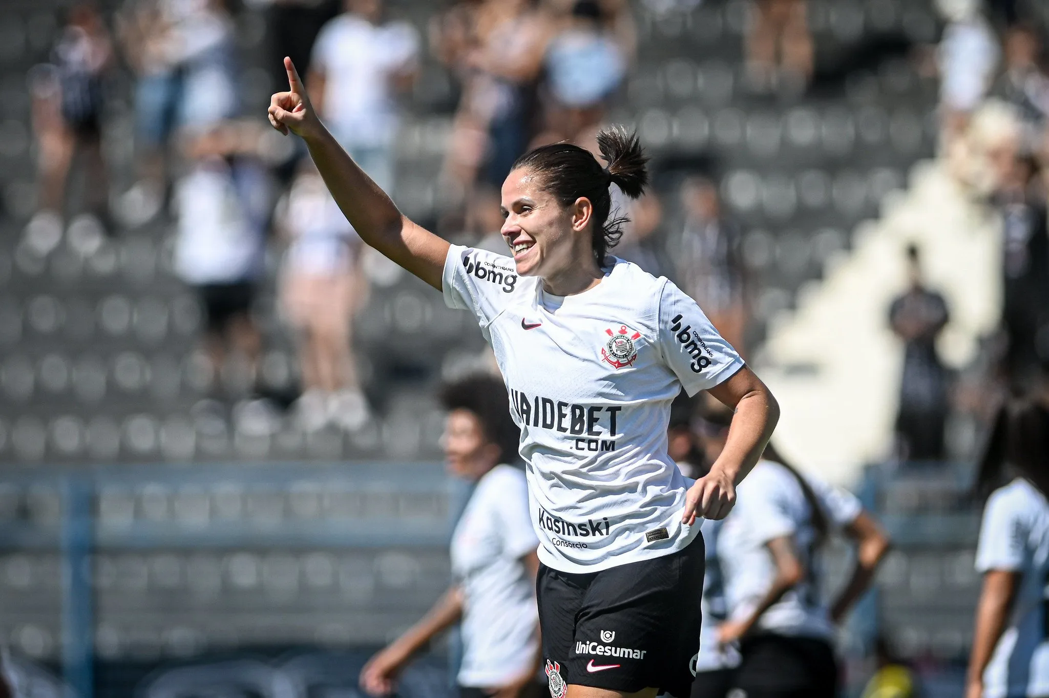 Transmissão e escalações do jogo entre Botafogo e Corinthians no Brasileirão Feminino.