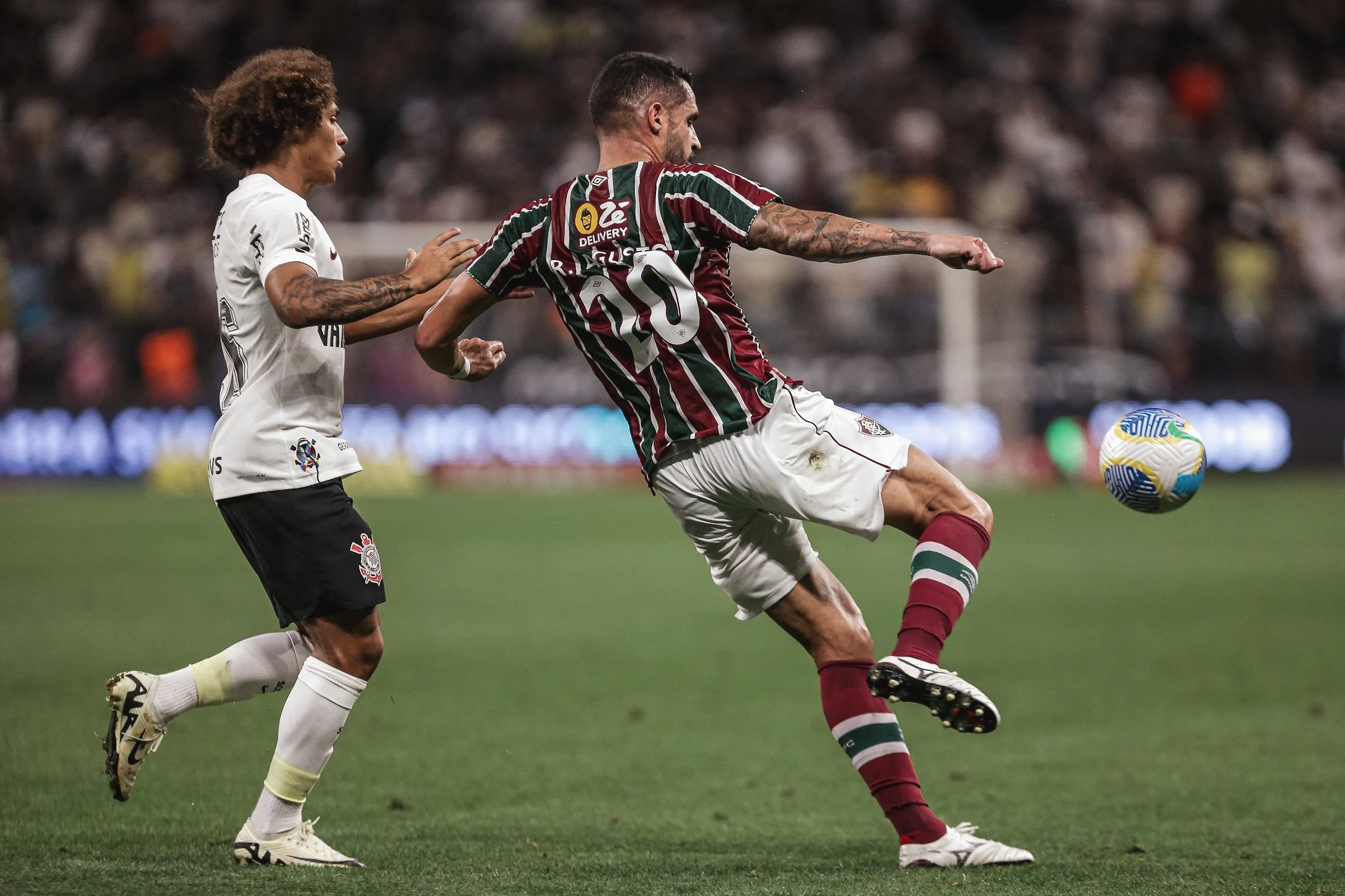 Renato Augusto é aplaudido em reencontro especial com Corinthians no Fluminense.